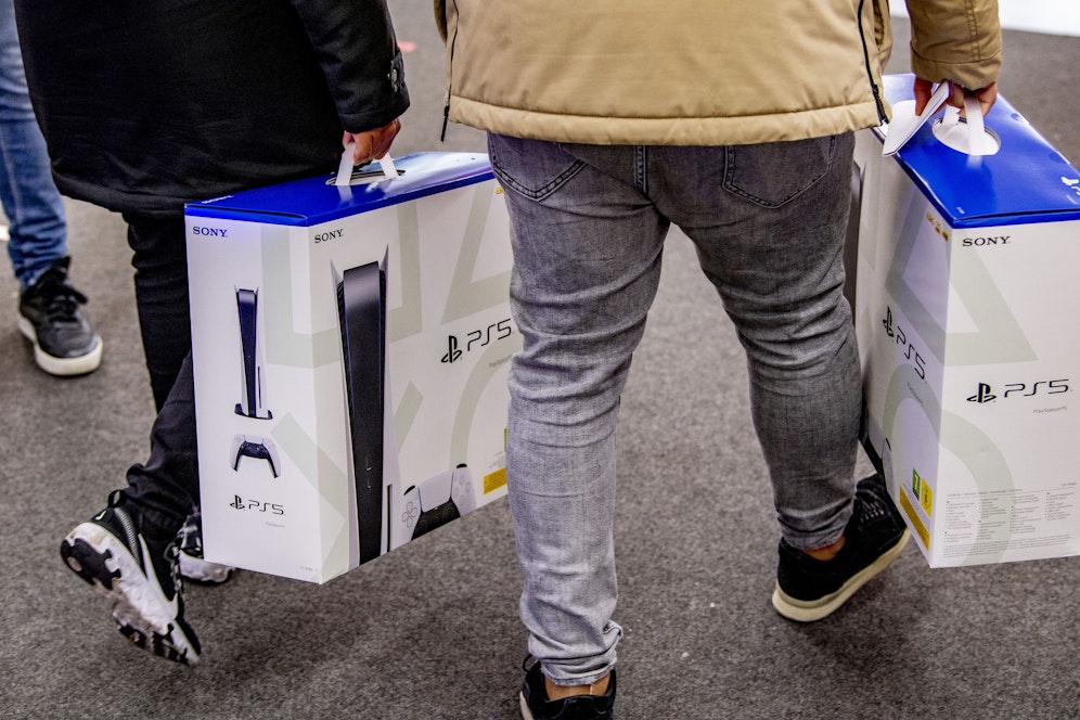 Am Istanbuler Flughafen scheint die PlayStation 5 keine Mangelware zu sein.