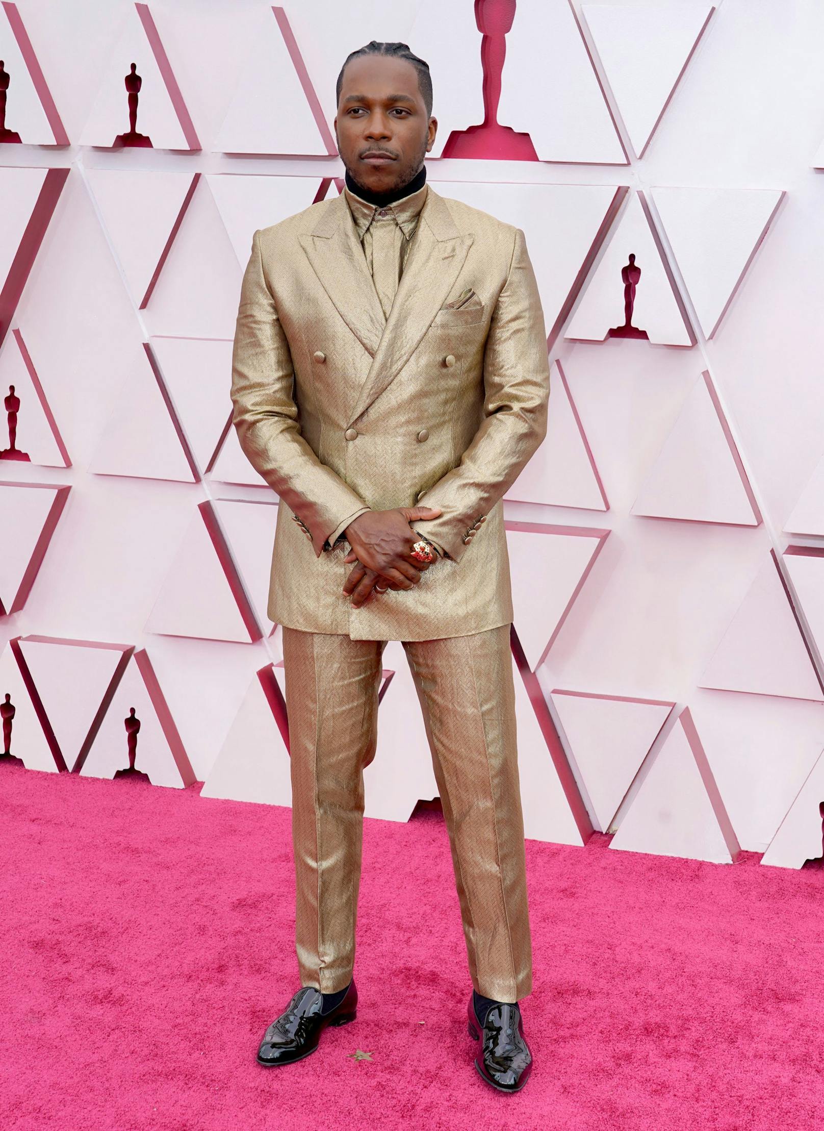 <strong>Leslie Odom Jr.</strong> strahle in Gold von <strong>Brioni</strong>.
