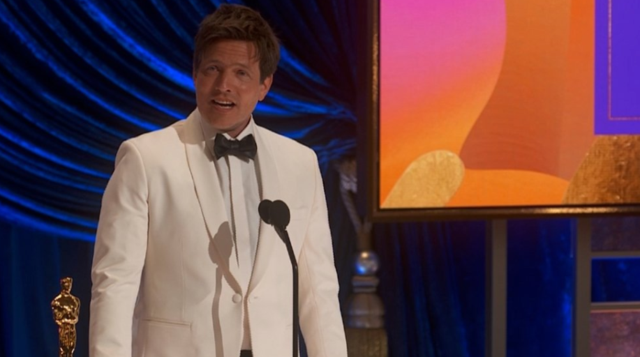 Thomas Vinterberg brach bei den Oscars in Tränen aus.