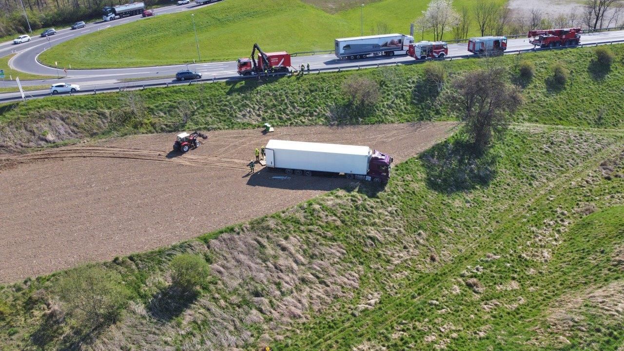So kam der Sattelschlepper zum Stillstand.
