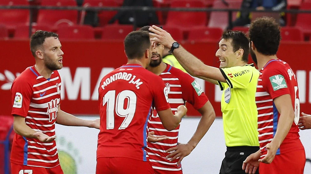 Schiedsrichter De Burgos Bengoetxea pfiff das Match Sevilla gegen Granada zu früh ab.