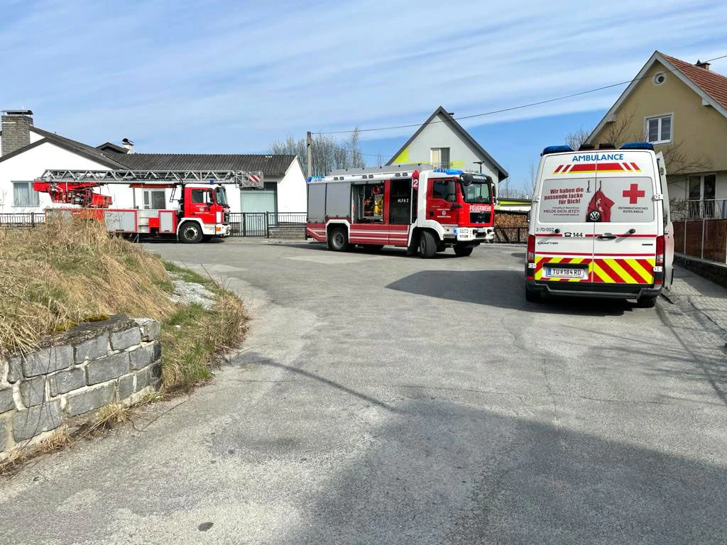 Feuerwehr und Rettung beim Einsatz am Montag.