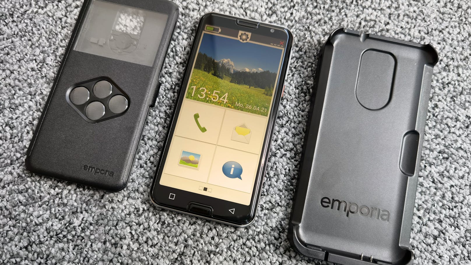 Neu ist vom österreichischen Unternehmen Emporia das Modell Smart 5 um rund 229 Euro. Gewohnt gibt es ein dickes Rundum-Paket mit dem Smartphone geliefert.