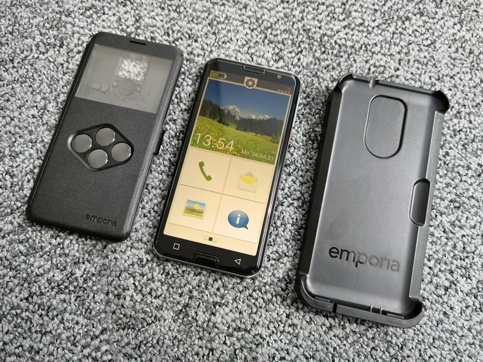 Neu ist vom österreichischen Unternehmen Emporia das Modell Smart 5 um rund 229 Euro. Gewohnt gibt es ein dickes Rundum-Paket mit dem Smartphone geliefert.