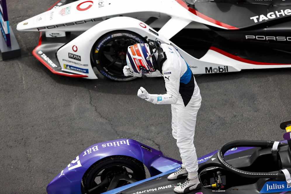 Formel-E-Pilot De Vries jubelt über einen kuriosen Sieg.