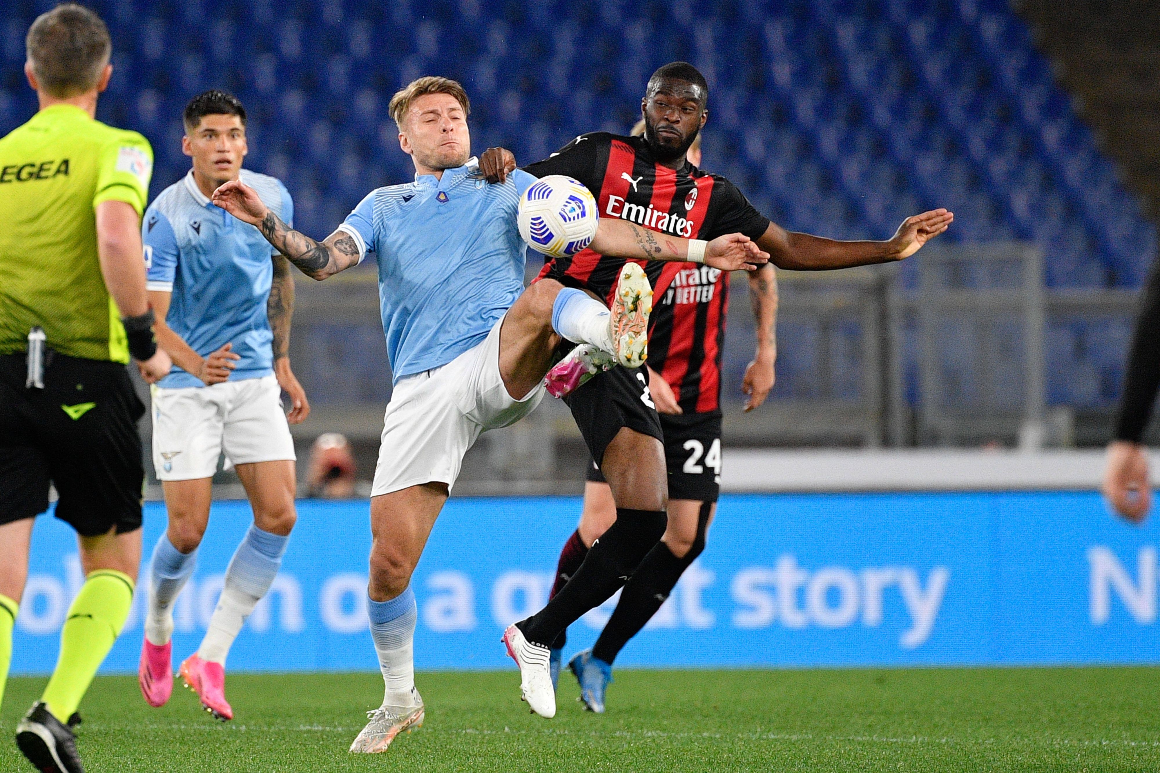 Ciro Immobile (l.) erzielte das 3:0 für Lazio.
