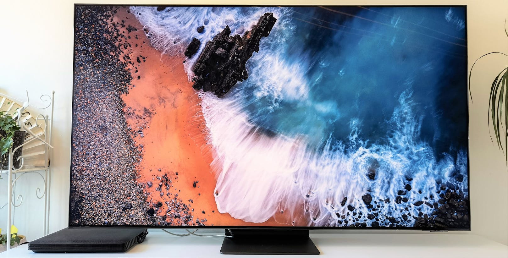 Im <em>"Heute"</em>-Test zeigt sich, dass die neuen Neo QLED TVs das Beste beider Welten, nämlich von LCD- und OLED-Fernsehern, in sich vereinen.