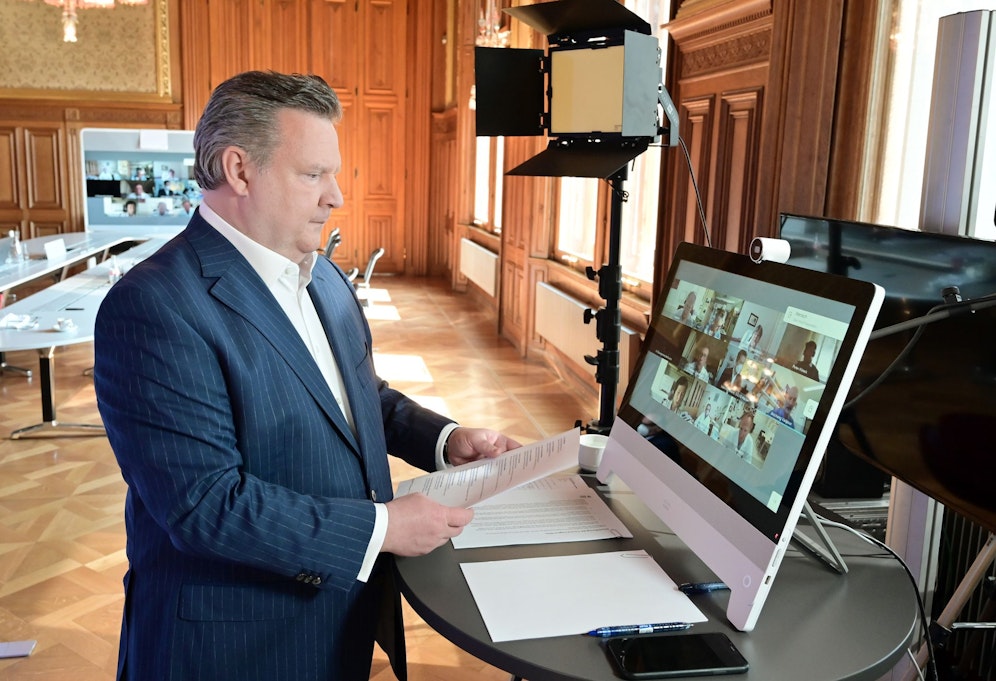 Bürgermeister Michael Ludwig berät mit Experten das weitere Vorgehen der Stadt Wien (27. April 2021)