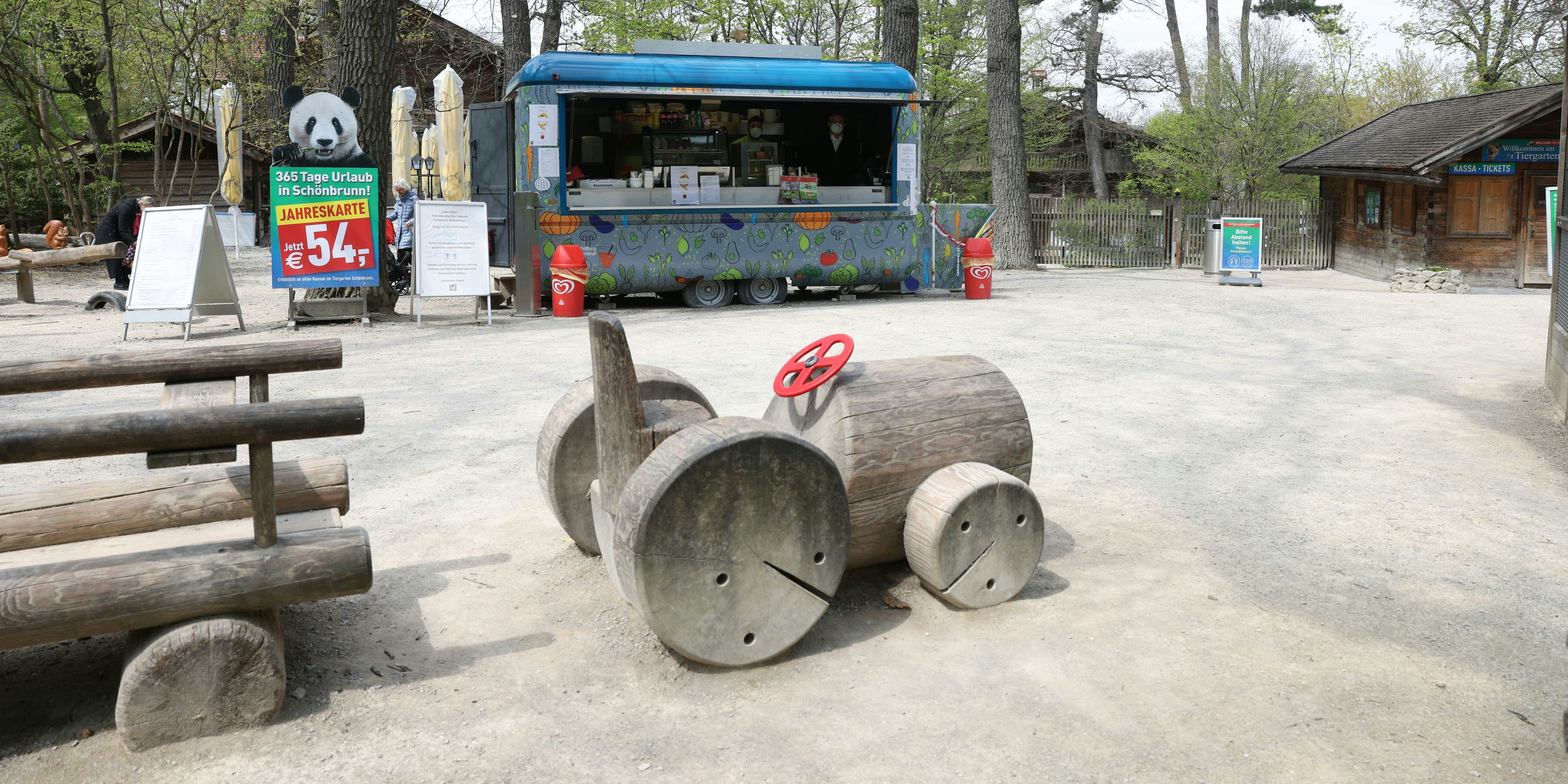 Bei einem Imbissstand nahe dem Tirolerhof wurde der Pensionistin geholfen. 