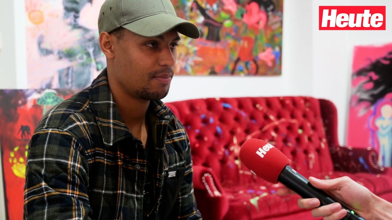 Rubin Okotie in seiner "Plain Food Bar", die auch ein Galerie integriert hat.