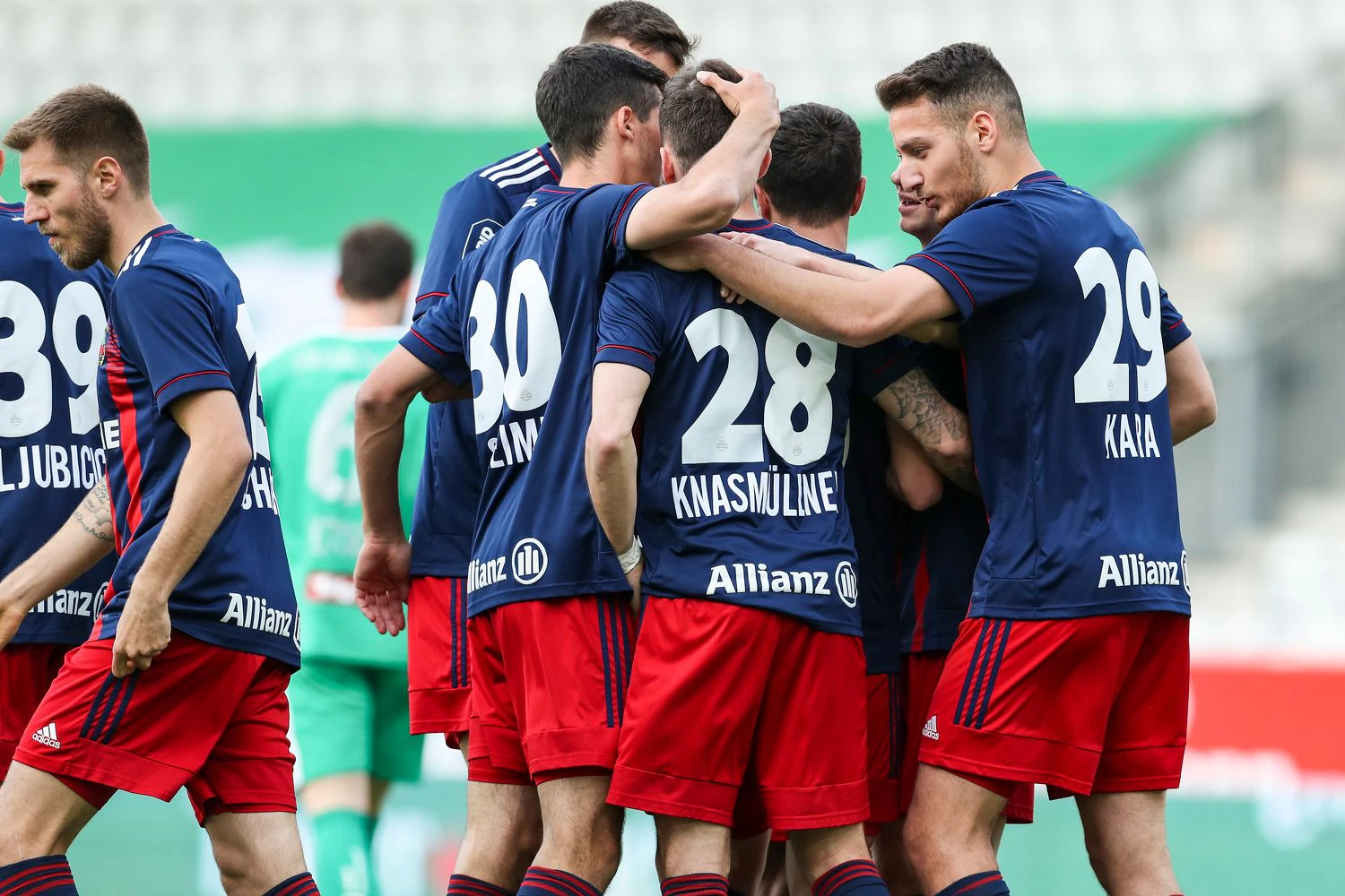 Rapid bejubelt das schnelle 1:0 im Innsbrucker Tivoli.