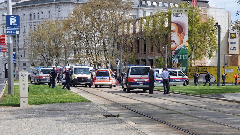 Rettungs-Einsatz beim Wiener Karlsplatz