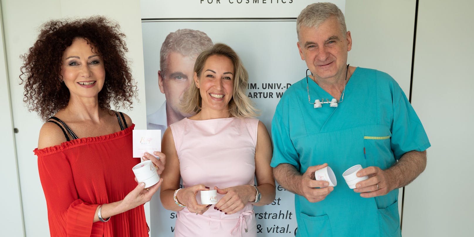 Christina Lugner, Rosi Geldner und  Artur Worseg präsentierten die Intimpflege "Pussy Bussi".