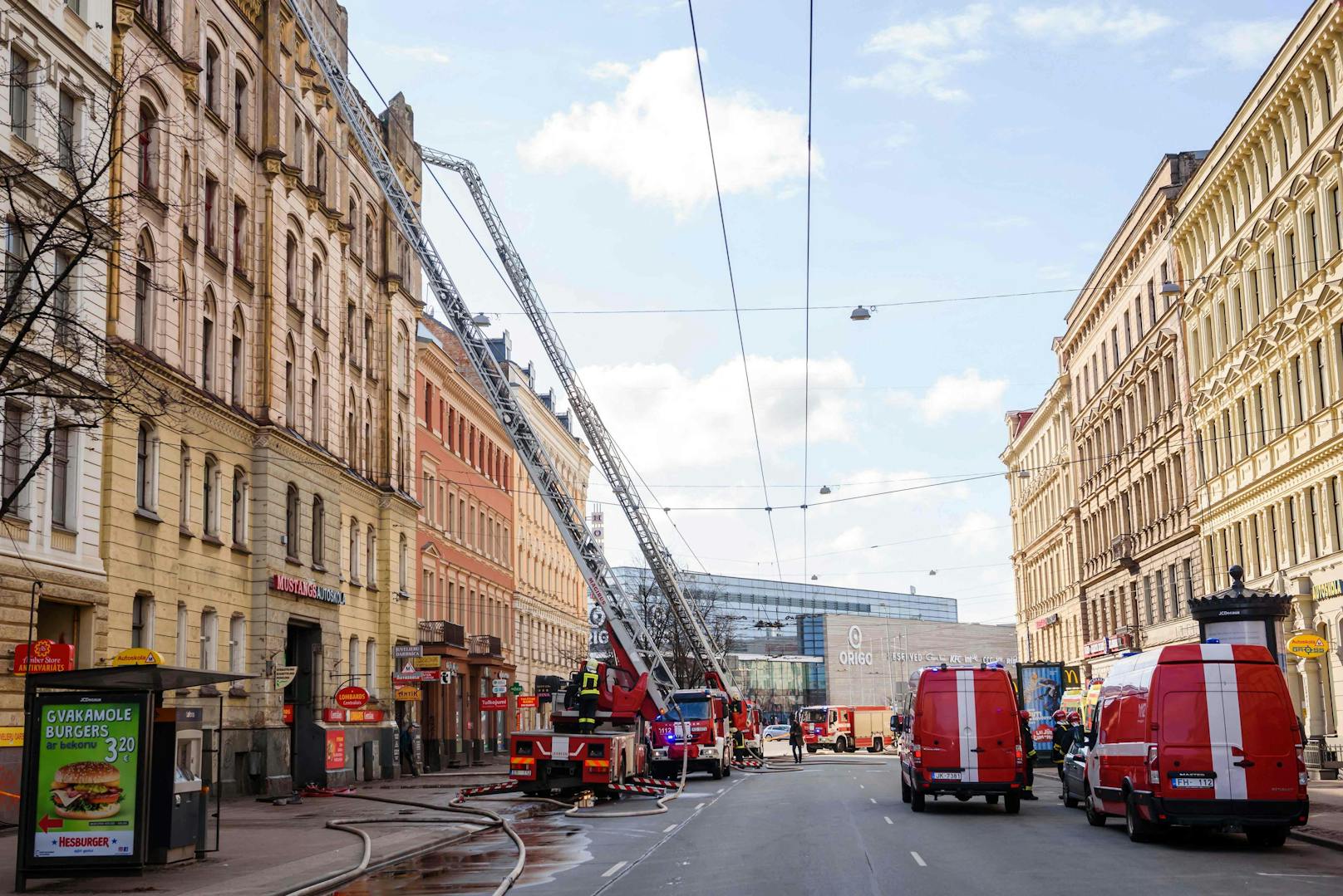 Bei einem Brand in einem Hostel sind in der lettischen Hauptstadt Riga acht Menschen gestorben.