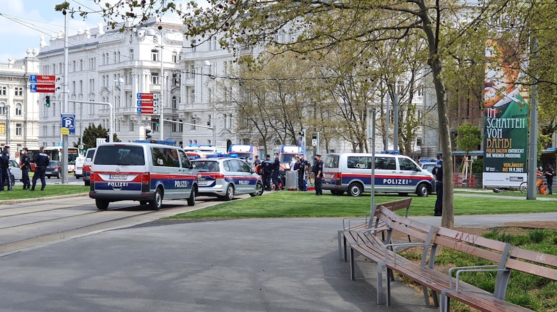 Rettungs-Einsatz beim Wiener Karlsplatz
