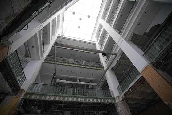 Die gesamten 360 Laufmeter des prestigeträchtigen Jugendstil-Geländers wurden für den guten Zweck versteigert.