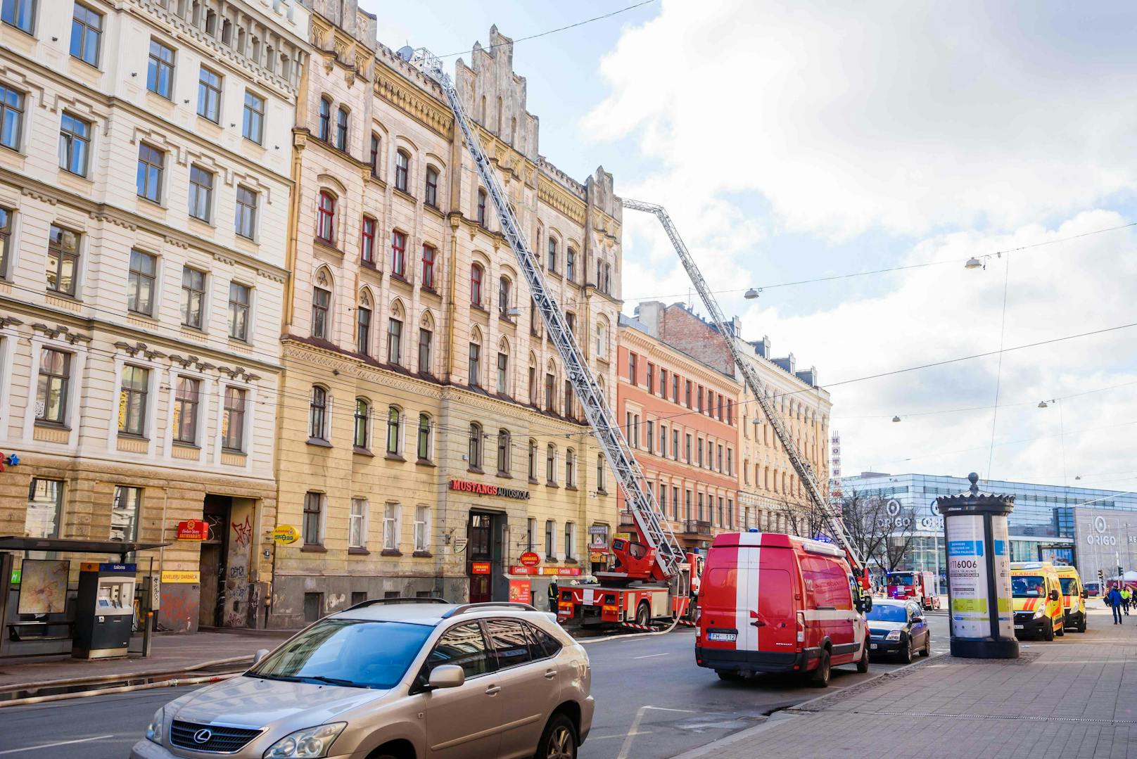 Bei einem Brand in einem Hostel sind in der lettischen Hauptstadt Riga acht Menschen gestorben.
