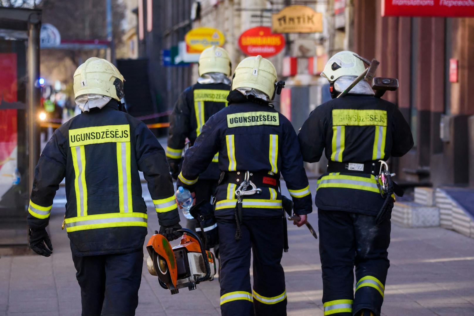 Bei einem Brand in einem Hostel sind in der lettischen Hauptstadt Riga acht Menschen gestorben.