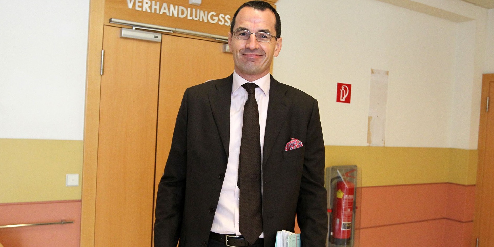 Star-Anwalt Michael Rami vertrat Moderatorin Scharf vor Gericht.