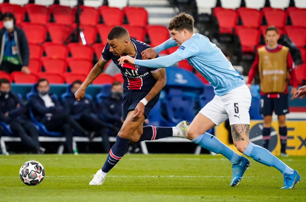 Kylan Mbappe ist der City-Verteidigung immer wieder um einen Schritt zu schnell.