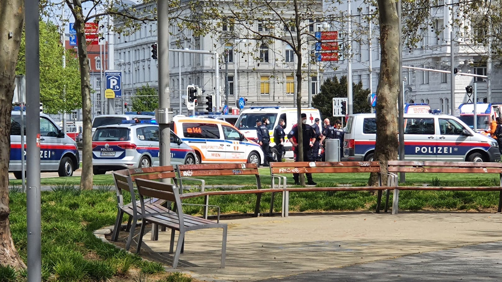 Rettungs-Einsatz beim Wiener Karlsplatz
