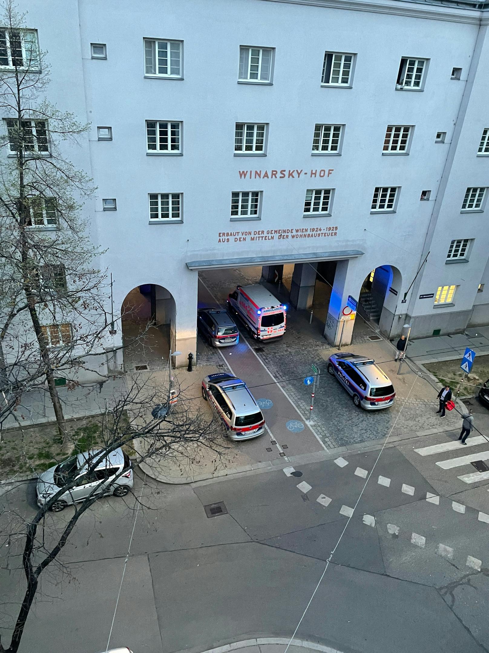 Polizei-Einsatz im Winarsky-Hof.