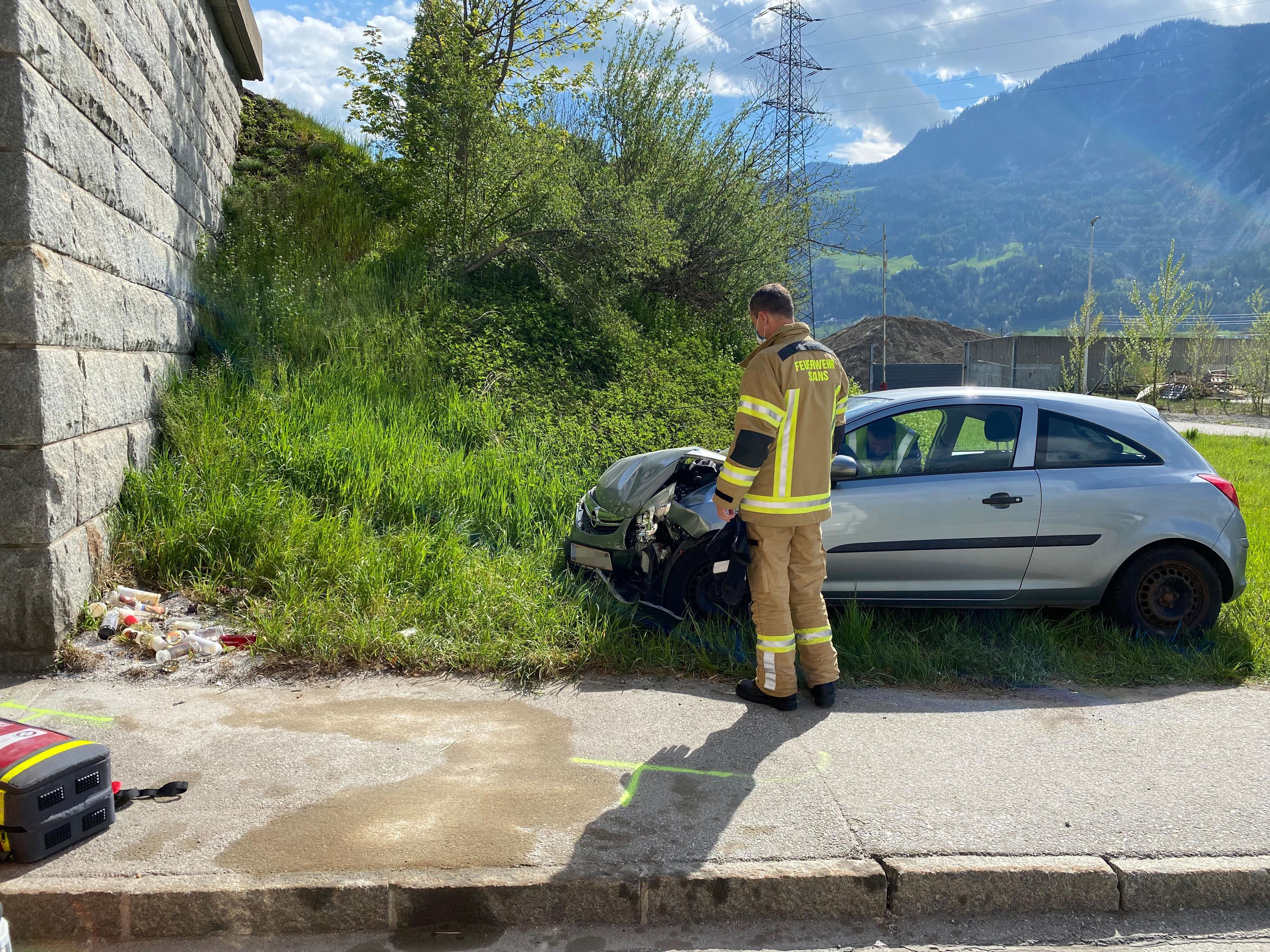 Schwerer Verkehrsunfall in Stans -Fotocredit: ZOOM.TIROL 