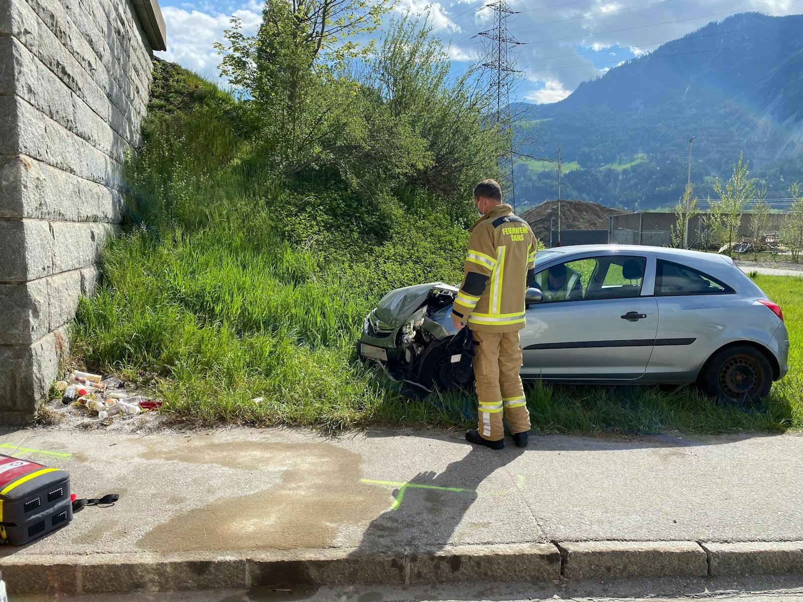 Schwerer Verkehrsunfall in Stans -Fotocredit: ZOOM.TIROL 