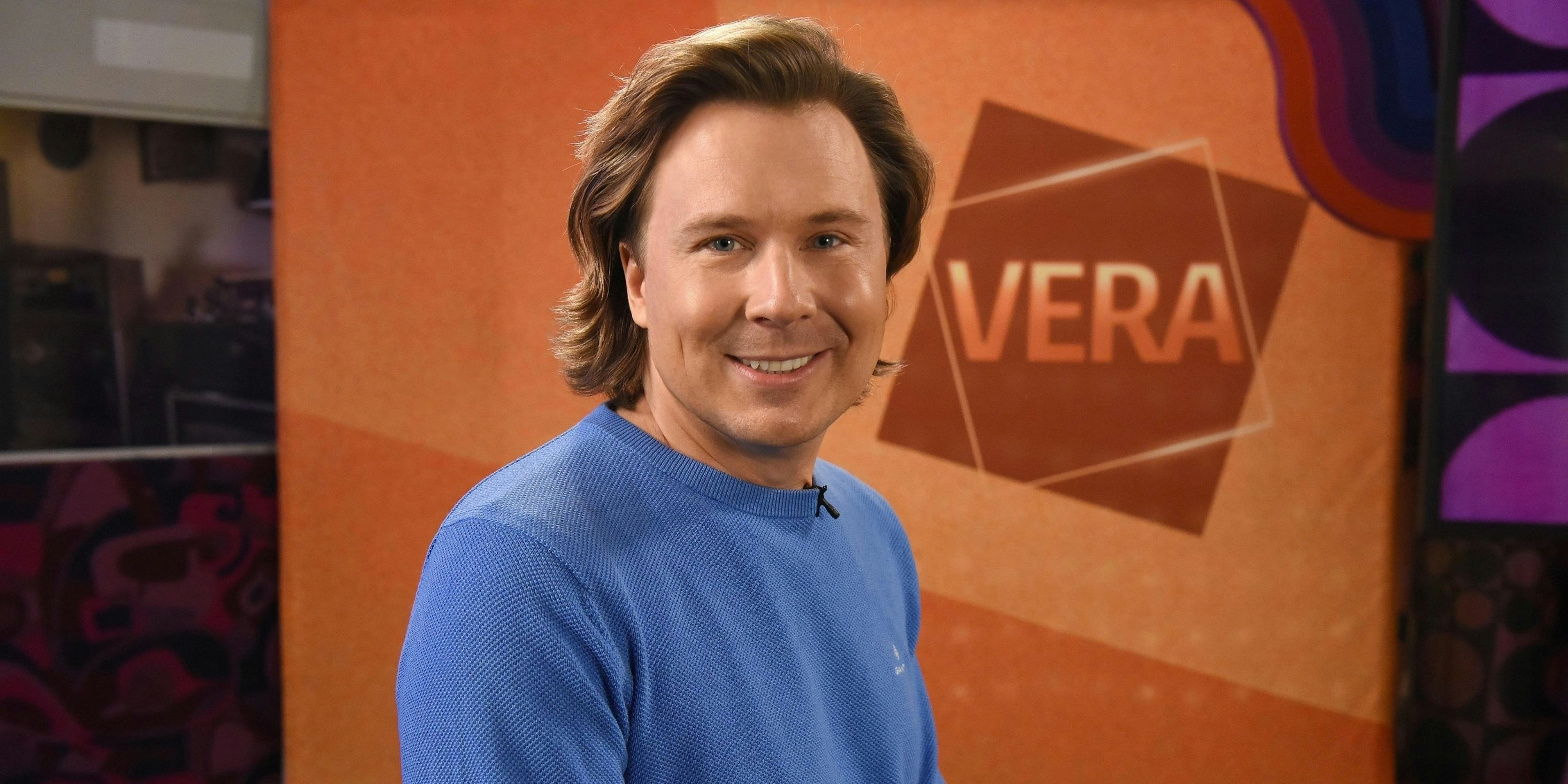 Gernot Haas parodiert bei Vera Russwurm einige bekannte Persönlichkeiten.