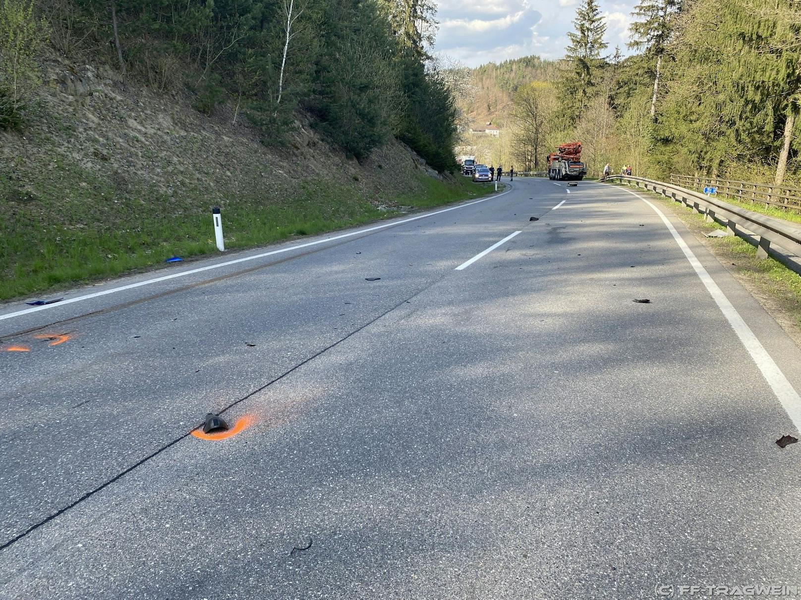 Die Bilder des Feuerwehreinsatzes nach dem tödlichen Motorrad-Unfall in Tragwein am 28. April 2021