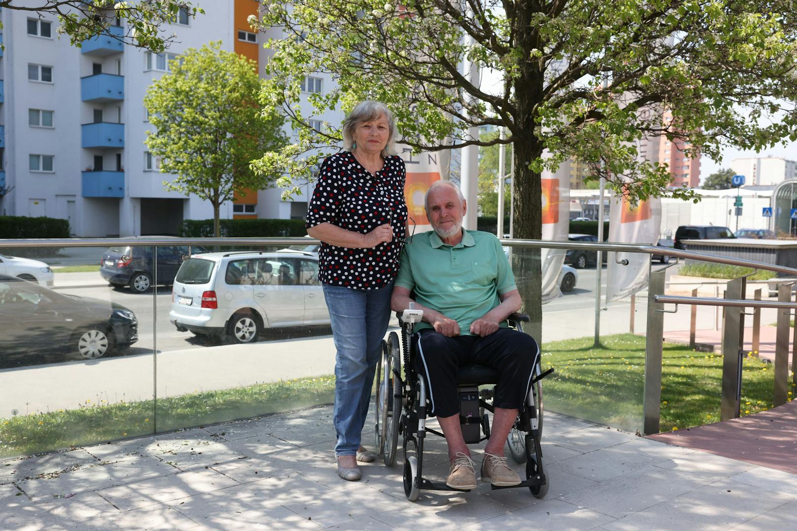 Karl Heinz S. (74) lebt mit seiner Frau Christine im Pensionistenwohnhaus Leopoldau.
