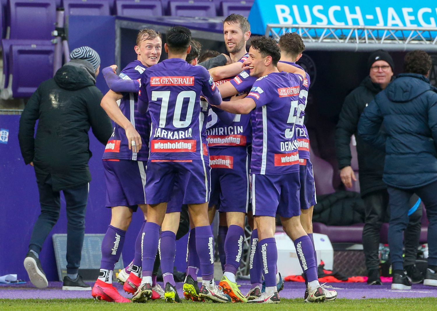 Die Austria feiert den Sieg gegen Altach. 