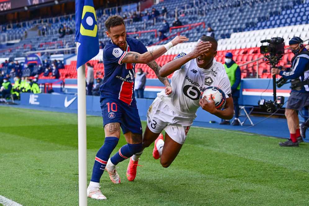 Neymar gegen Tiago Djalo. 