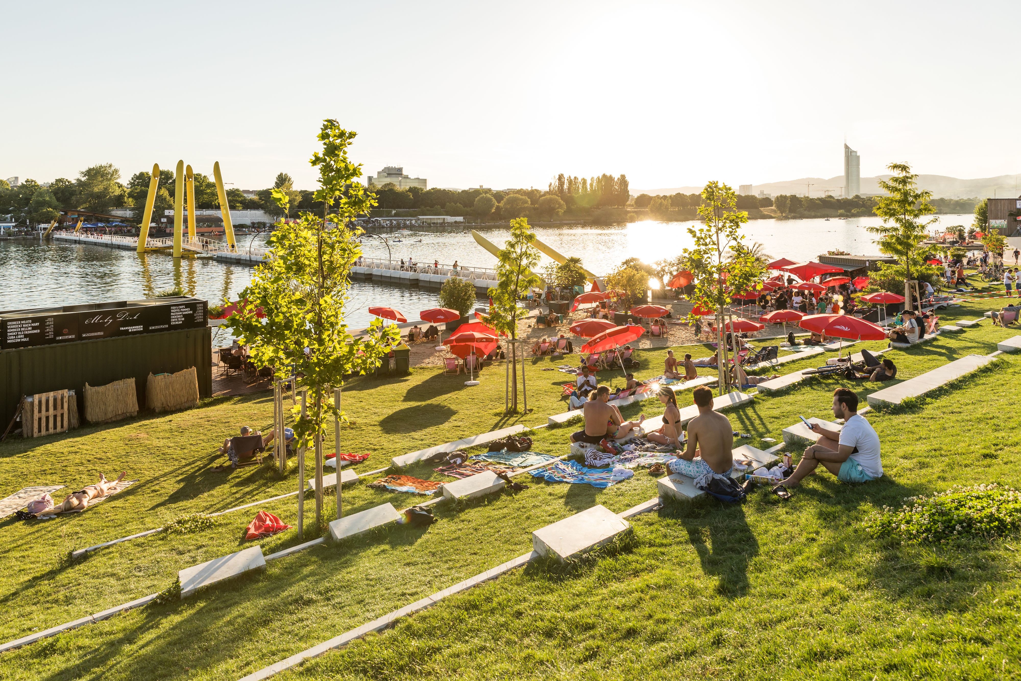 Rechtzeitig zu den steigenden Temperaturen beendet Österreich den Lockdown.