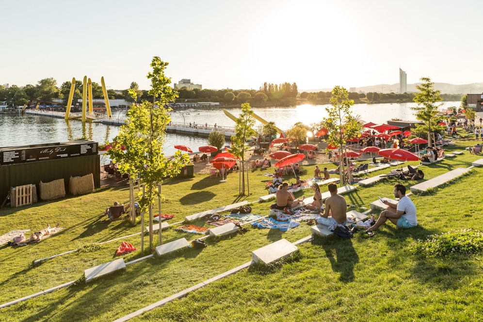 Rechtzeitig zu den steigenden Temperaturen beendet Österreich den Lockdown.
