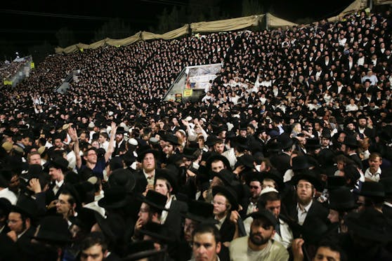 Bei einer Massenpanik an einer jüdischen Pilgerstätte im Norden Israels sind dutzende Menschen ums Leben gekommen.