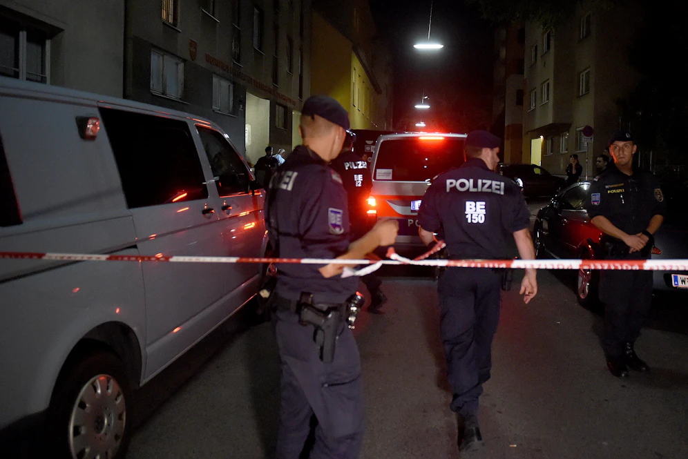 Die Polizei an einem Tatort in Rudolfsheim-Fünfhaus. Archivbild.