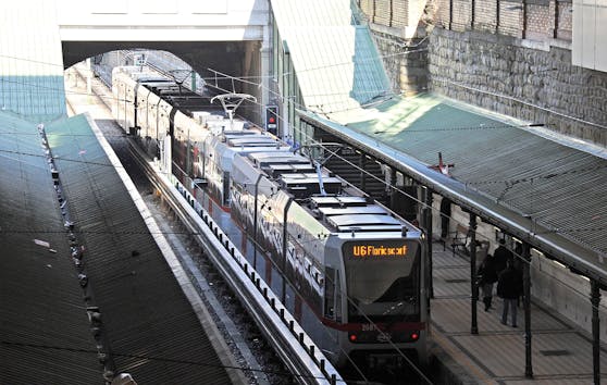 Der mutmaßliche Täter stieg in die U-Bahn, wurde von der Polizei abgefangen.