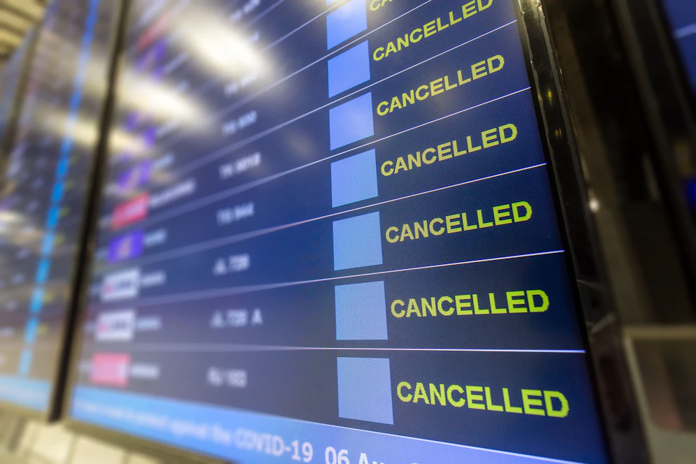 Laut einer Umfrage sprachen sich 64 Prozent der Deutschen - also knapp zwei Drittel -  für ein Verbot von Urlaubsreisen ins Ausland aus.