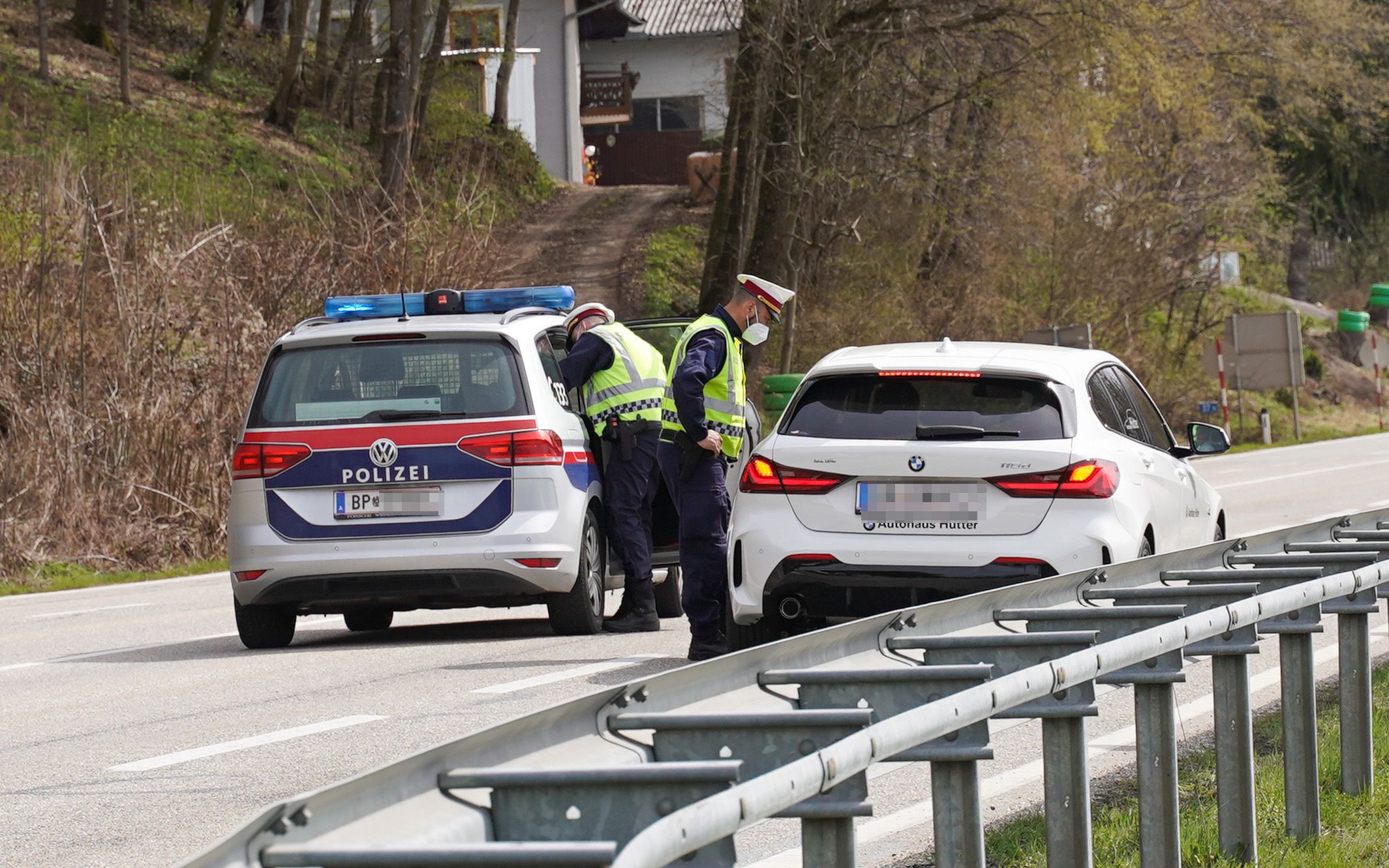 Im Bezirk Braunau gibt es seit Montag Kontrollen. Der Bezirk darf nur mehr mit negativem Test verlassen werden.