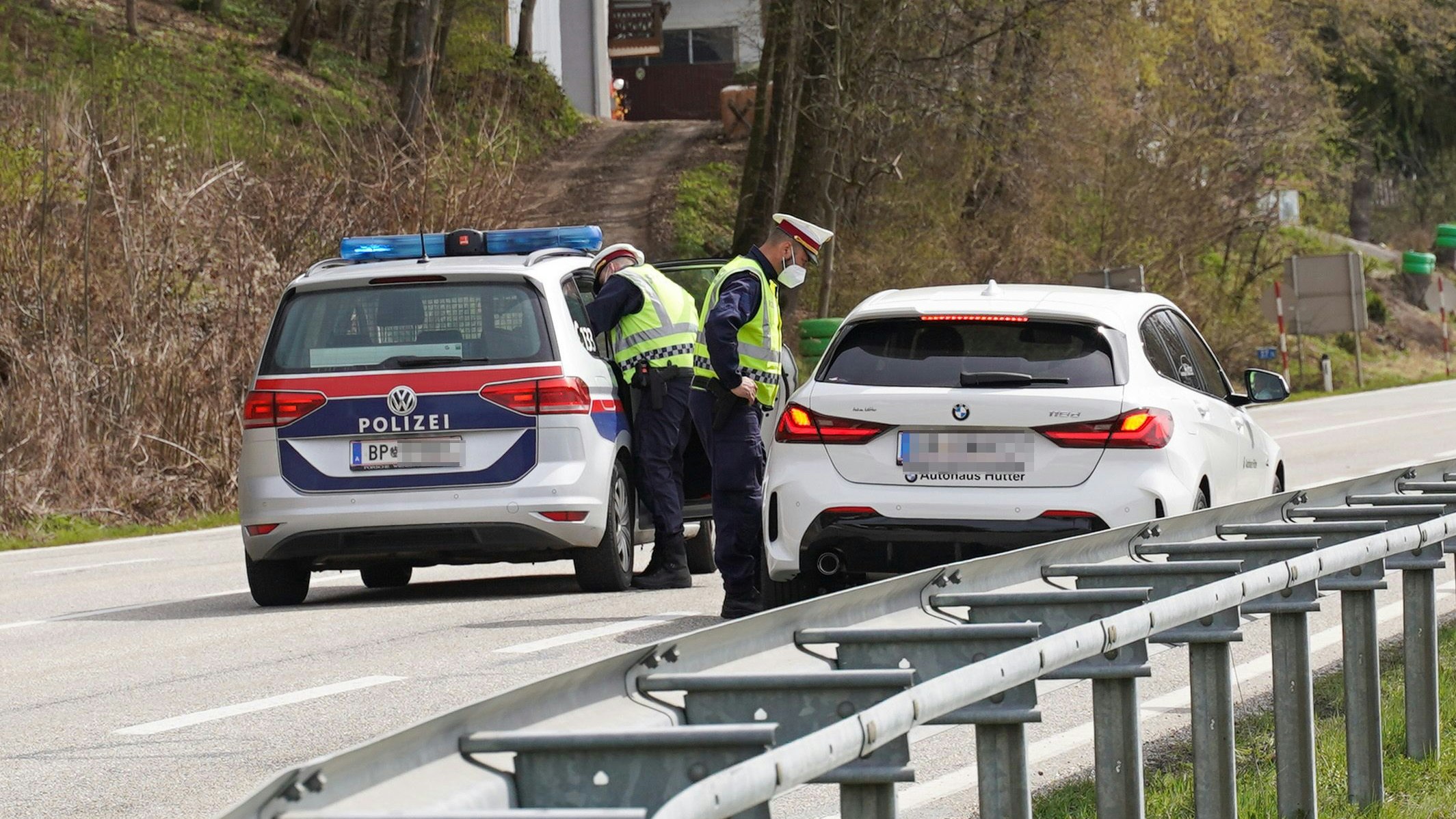 Im Bezirk Braunau gibt es seit Montag Kontrollen. Der Bezirk darf nur mehr mit negativem Test verlassen werden.