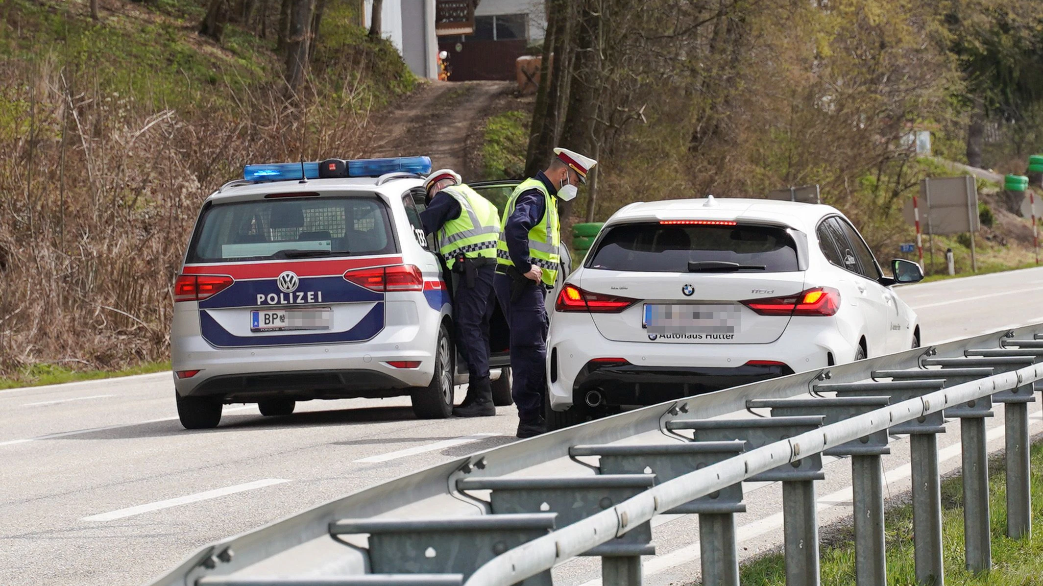 Im Bezirk Braunau gibt es seit Montag Kontrollen. Der Bezirk darf nur mehr mit negativem Test verlassen werden.