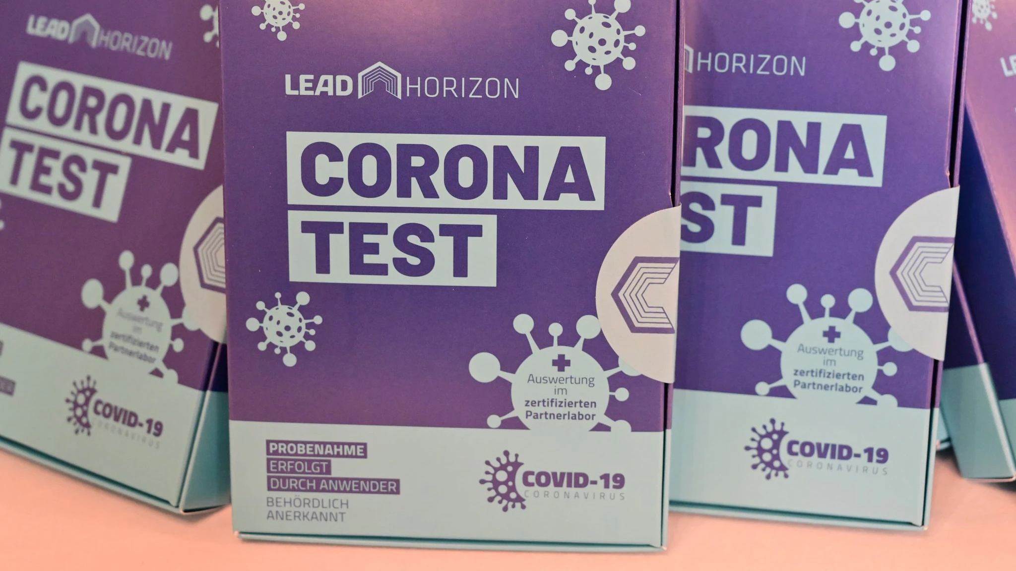 Die Gurgeltests kann man sich in BIPA-Filialen abholen.