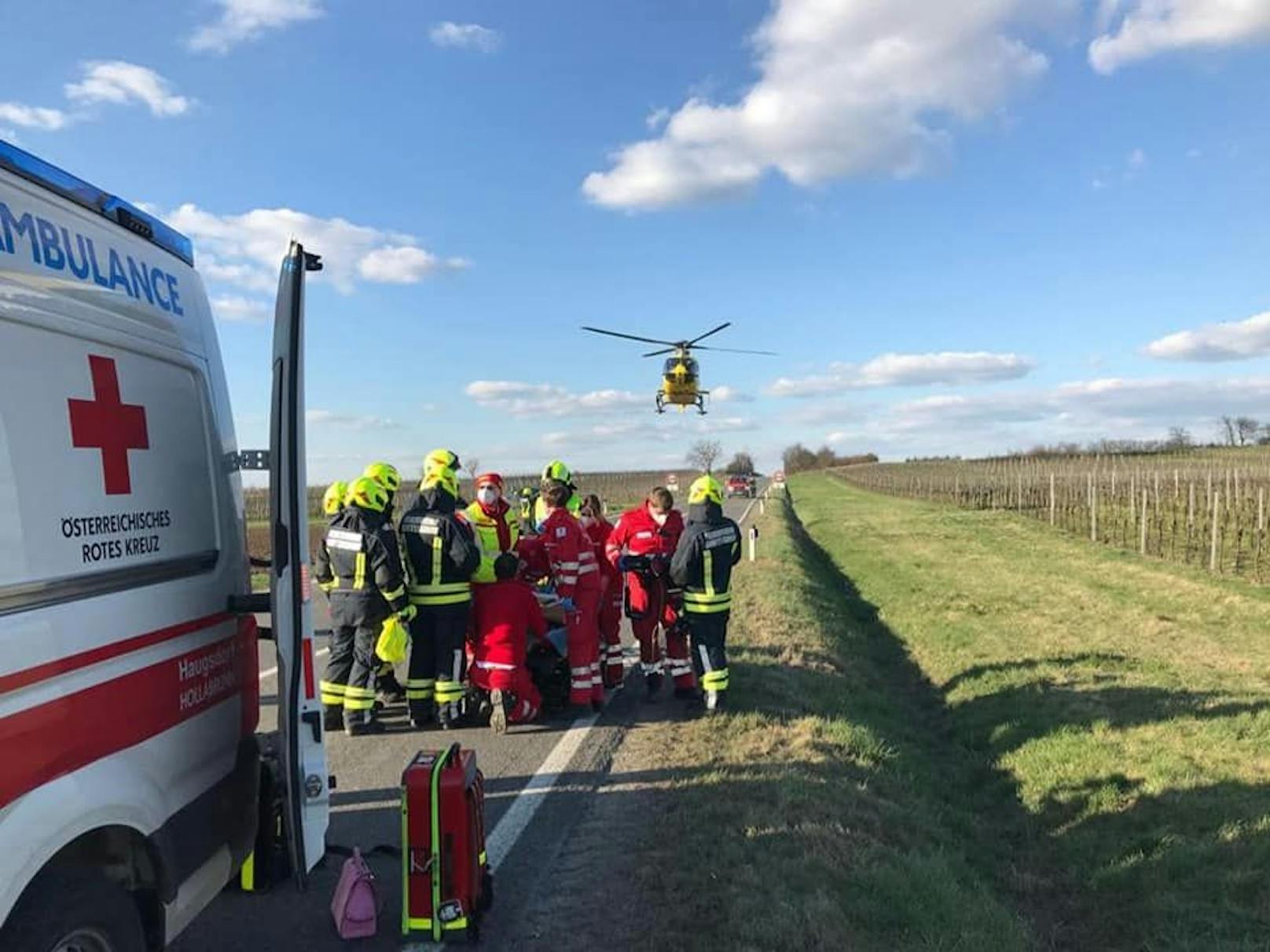 Die Frau wurde mit dem Rettungshubschrauber ins Krankenhaus geflogen.