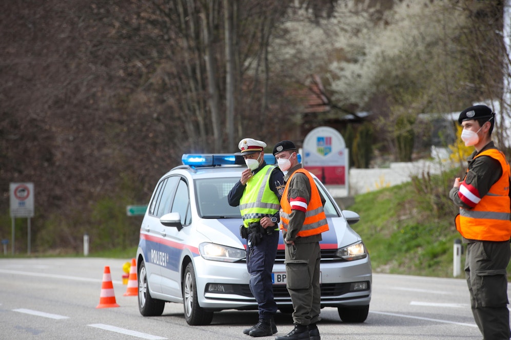 Mittlerweile gelten in einem großen Teil Oberösterreichs Ausreisekontrollen. (Symbolbild)
