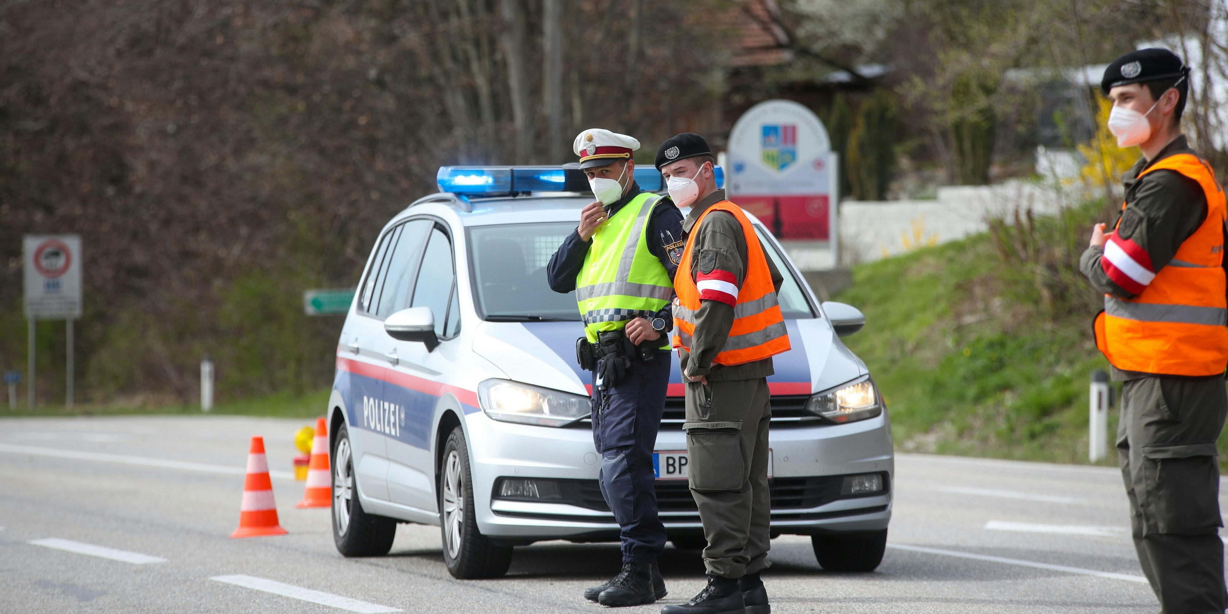 04.04.2021, Wildenau, AUT, Ausreisekontrollen, Fototermin, Aktuelle Bilder, Wildenau, im Bild Ausreisekontrolle, Wildenau, Pressefoto Scharinger © 2021, PhotoCredit D. Scharinger