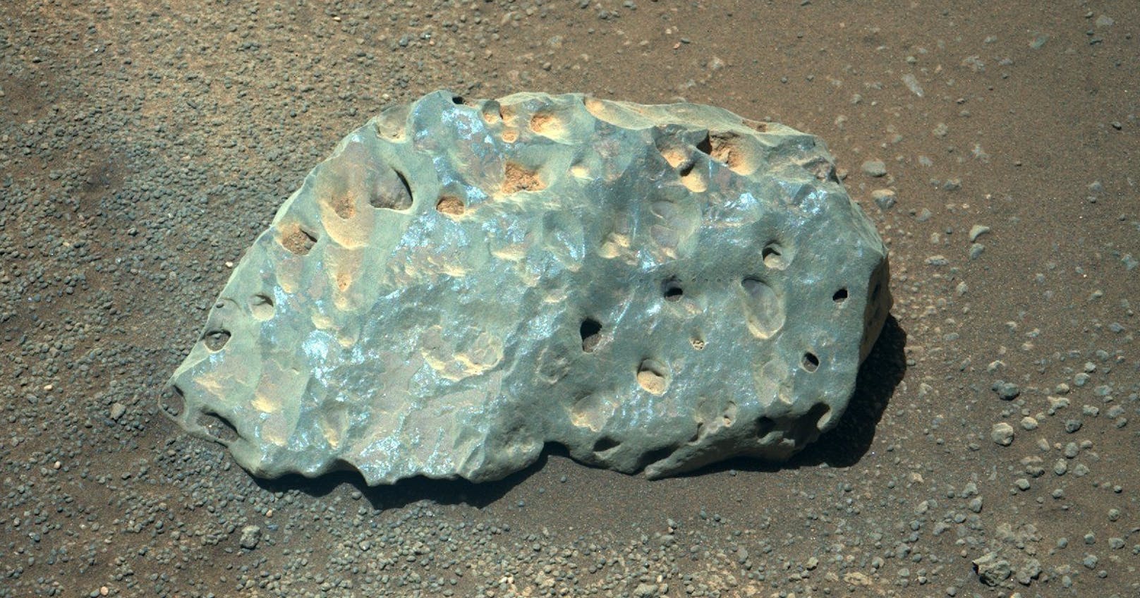Die US-Raumfahrtbehörde NASA hat einen interessanten und mysteriösen Stein auf dem Mars entdeckt.