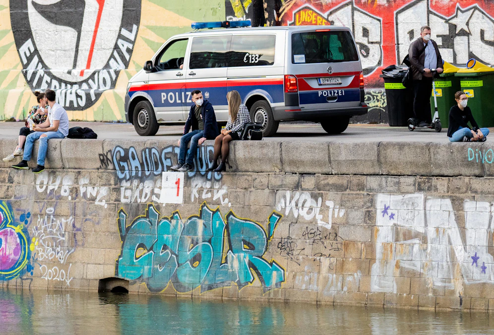 Polizeiauto am Wiener Donaukanal am 1. April 2021