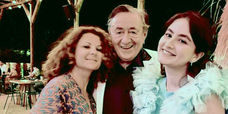 Richard Lugner mit seinen "Osterhäschen"