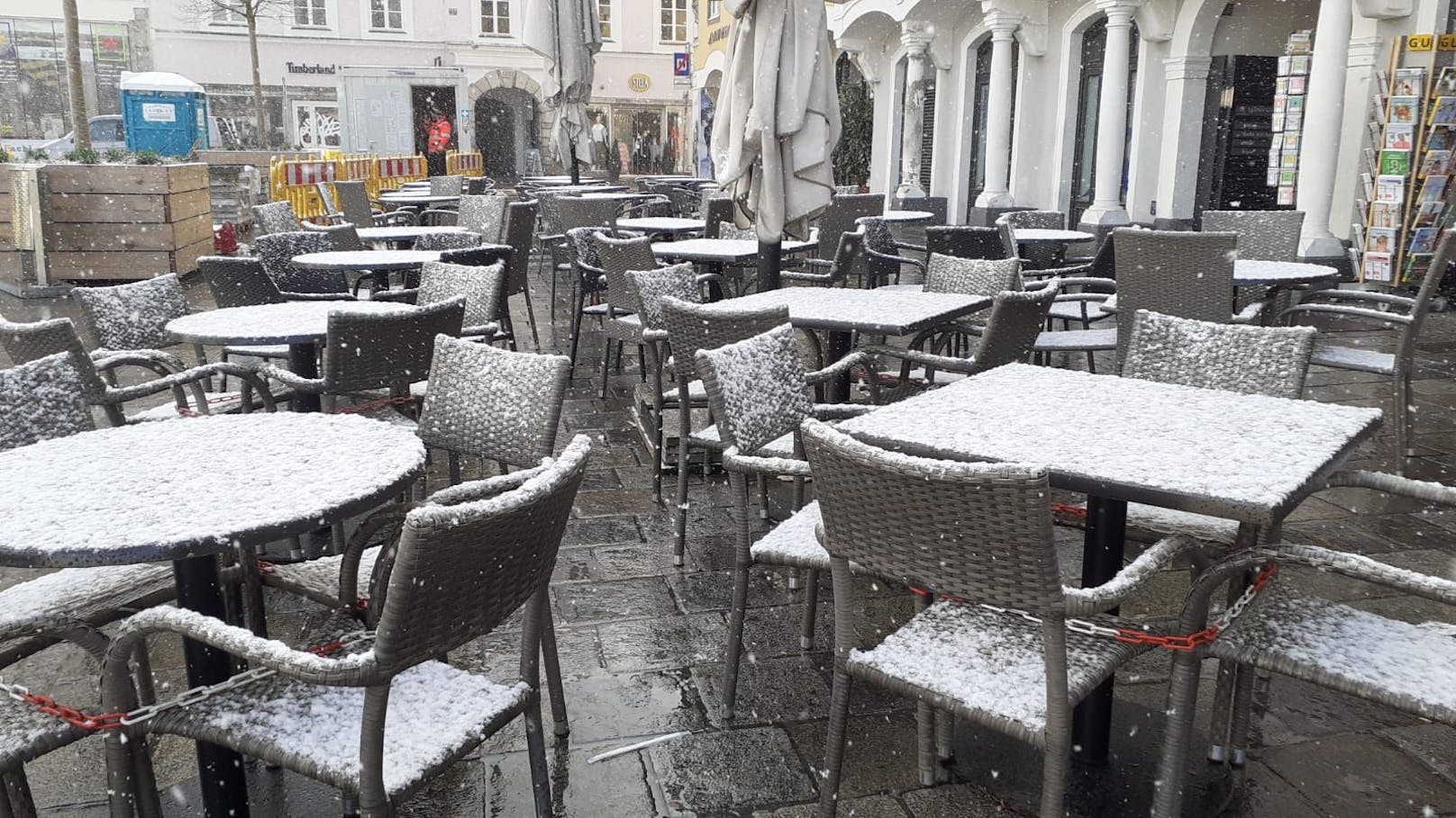 In Linz gab es am Dienstag dichten Schneesturm.